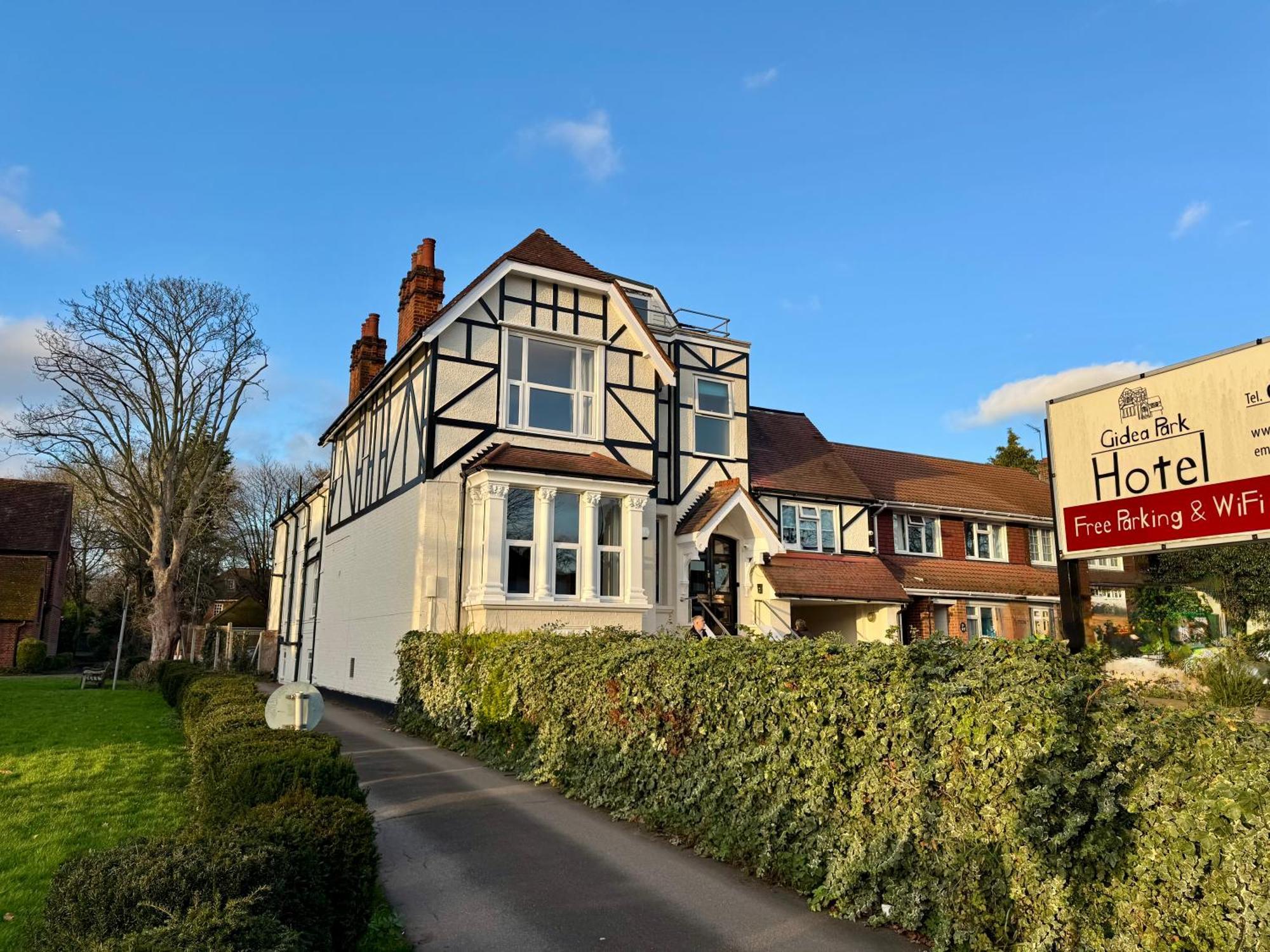 Gidea Park Hotel ラムフォード エクステリア 写真
