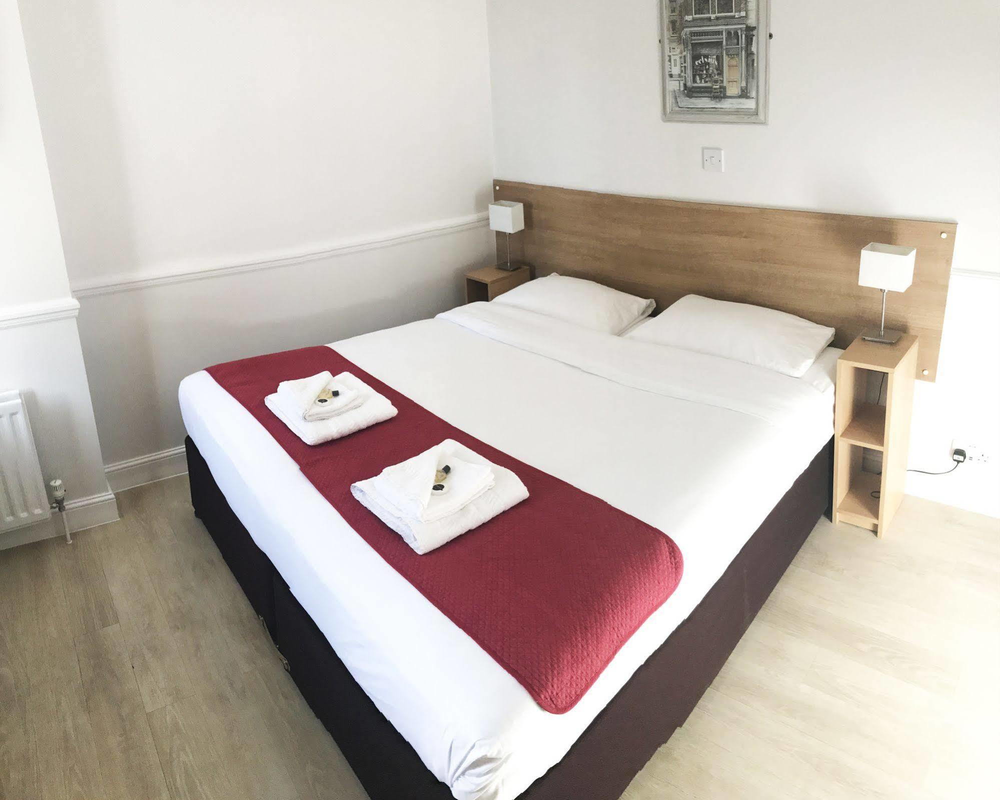 Gidea Park Hotel ラムフォード エクステリア 写真
