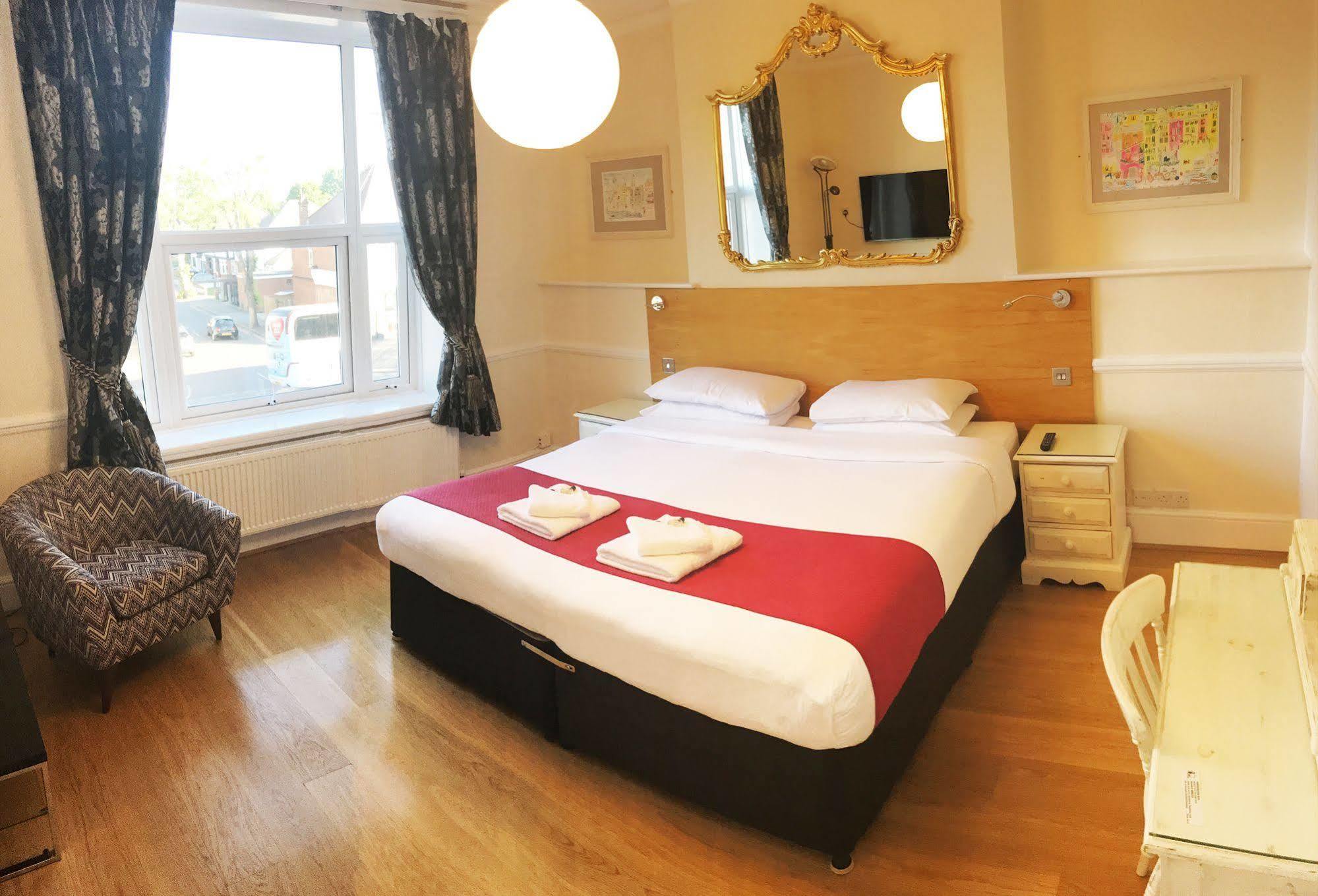 Gidea Park Hotel ラムフォード エクステリア 写真